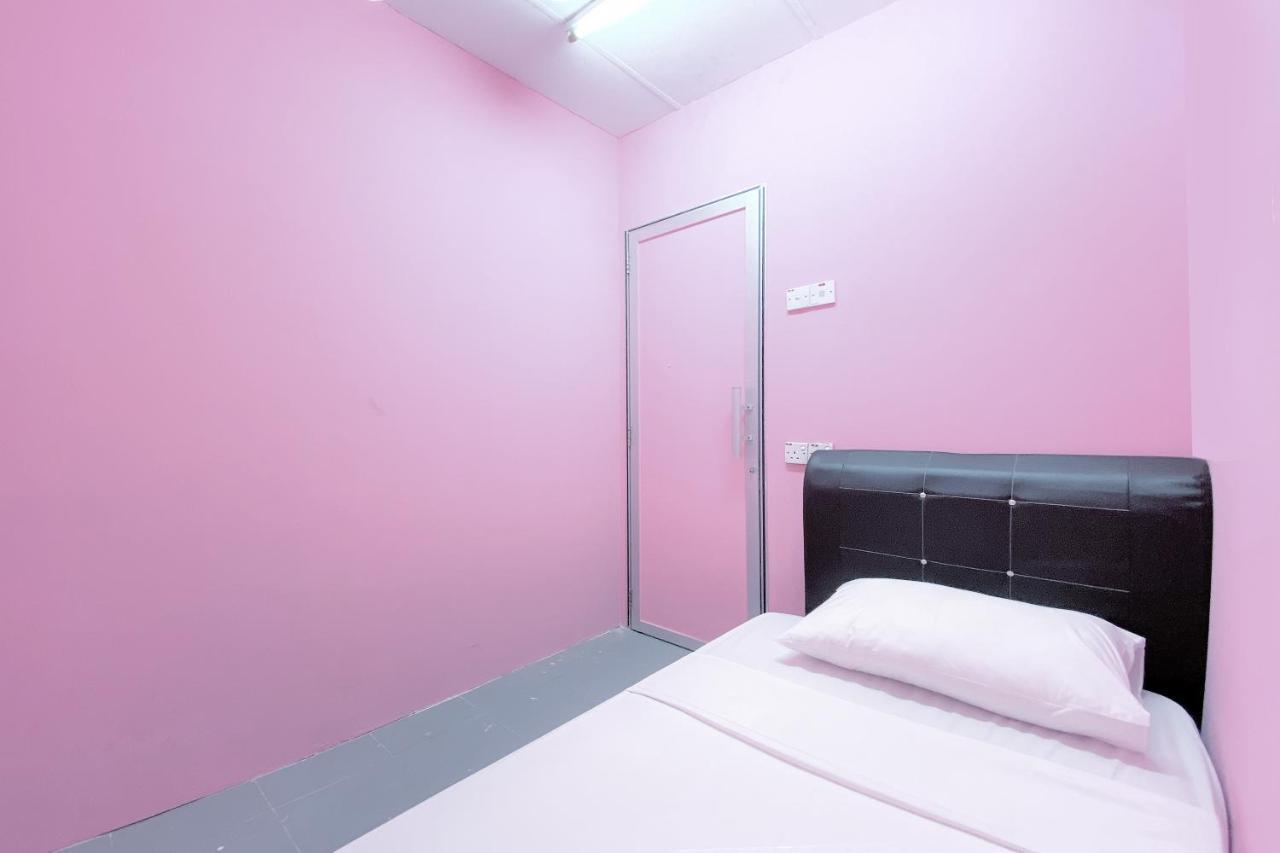 Spot On 90123 Rainbow Guest House George Town Buitenkant foto