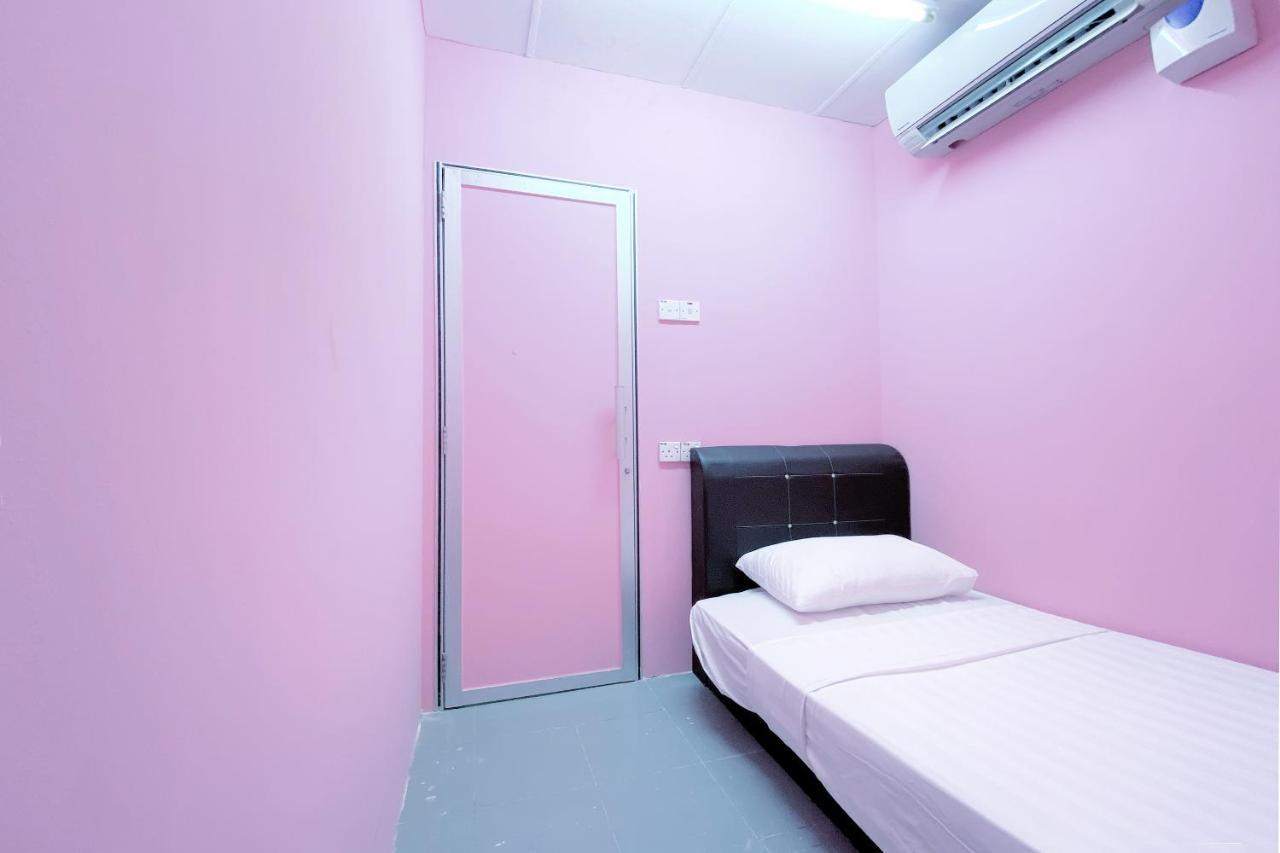 Spot On 90123 Rainbow Guest House George Town Buitenkant foto