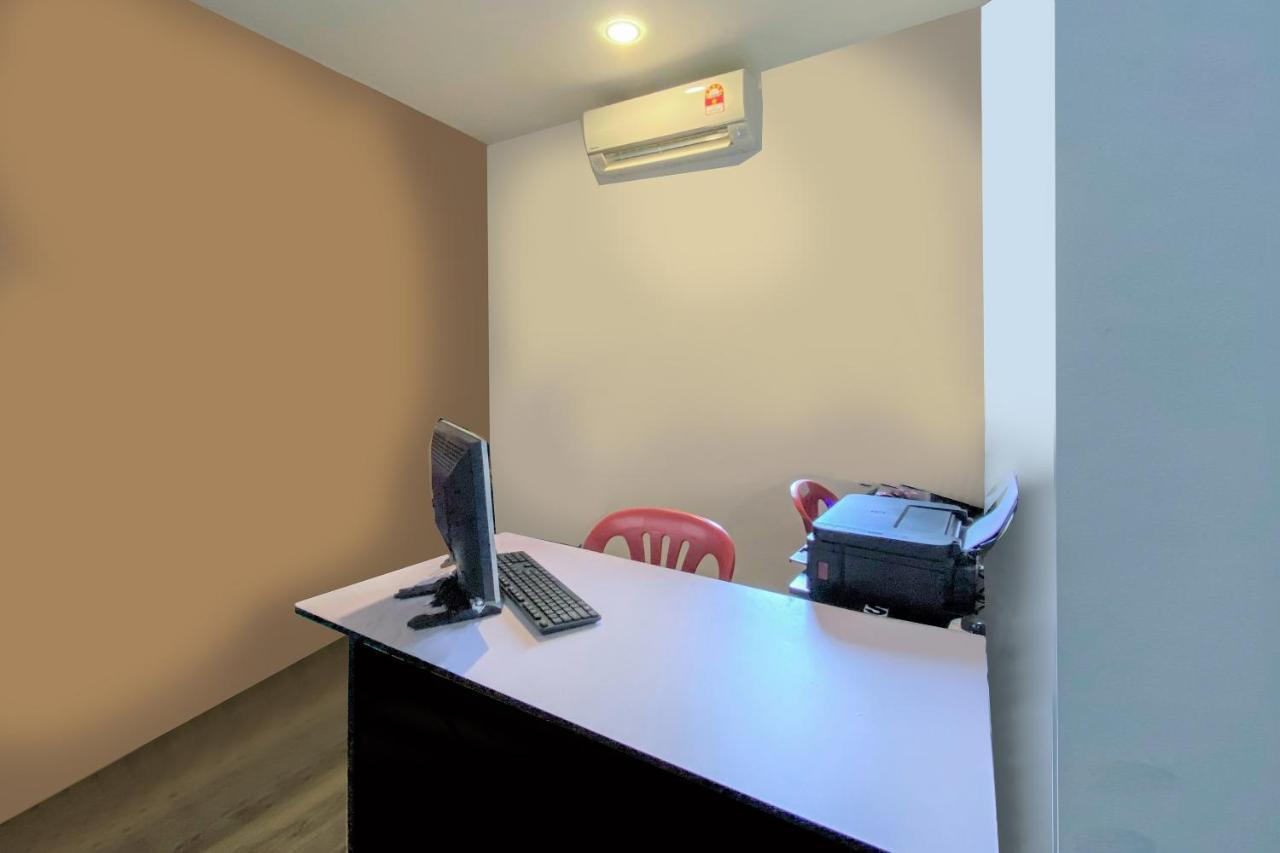 Spot On 90123 Rainbow Guest House George Town Buitenkant foto
