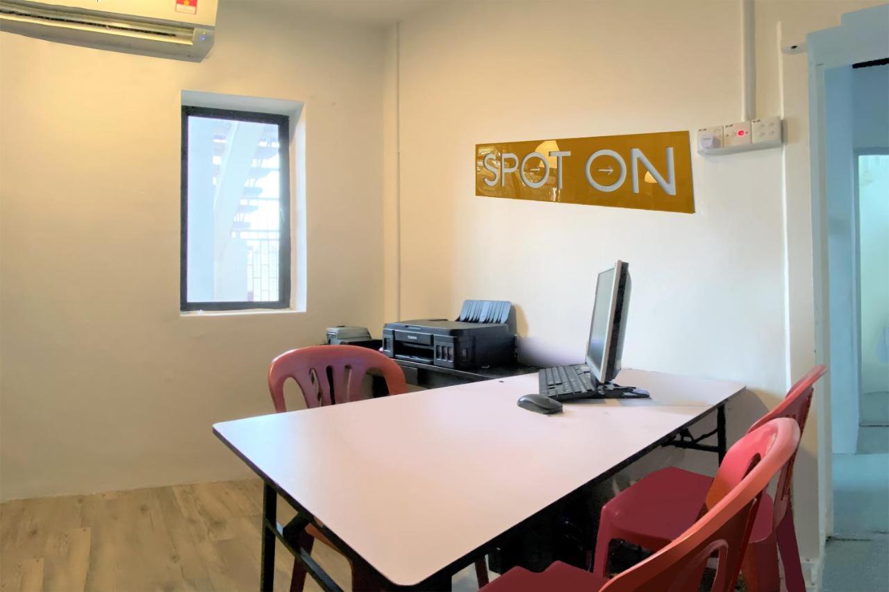 Spot On 90123 Rainbow Guest House George Town Buitenkant foto