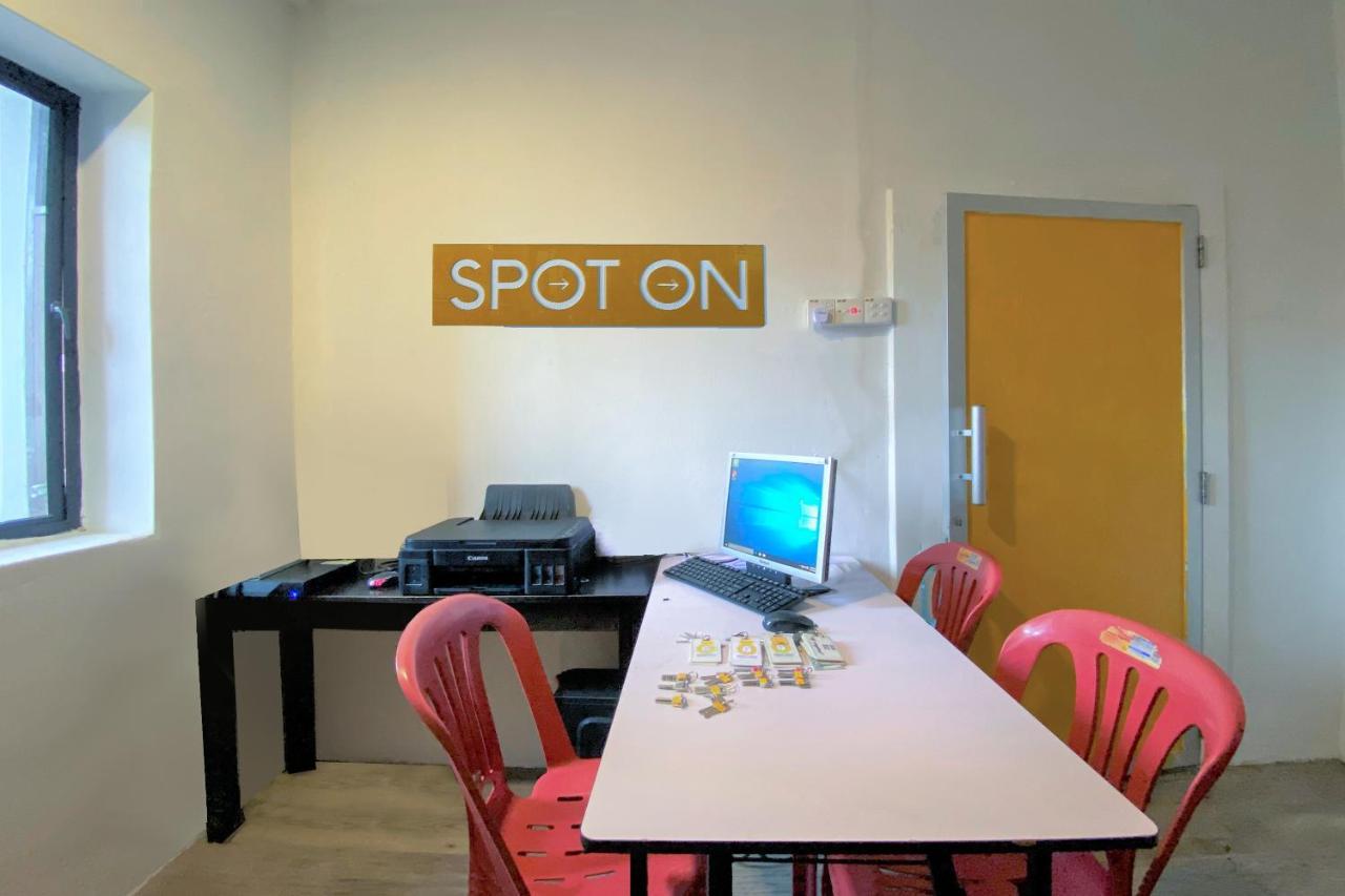 Spot On 90123 Rainbow Guest House George Town Buitenkant foto