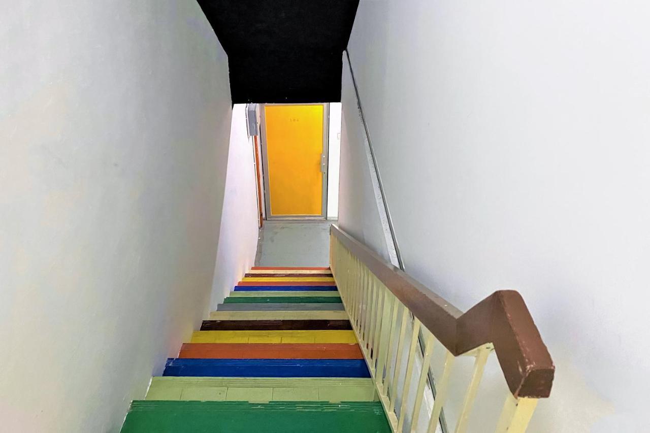 Spot On 90123 Rainbow Guest House George Town Buitenkant foto